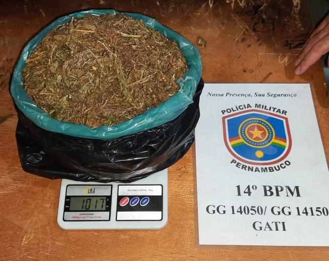 Casal com diversas passagens, é detido por tráfico de drogas, em Serra Talhada