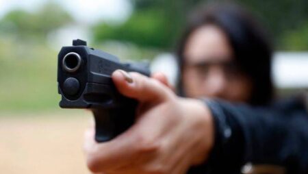 Bolsonaro altera decretos e amplia acesso a armas e munições