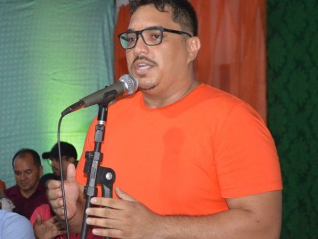 Prefeito de Cabrobó prende homem que invadiu casa de vizinha