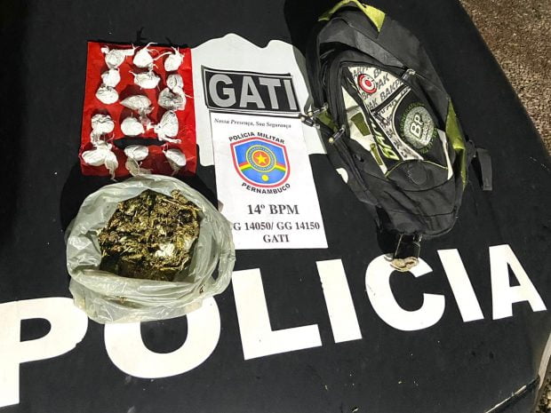 Dois homens tentam fugir e acabam presos com drogas em Serra Talhada