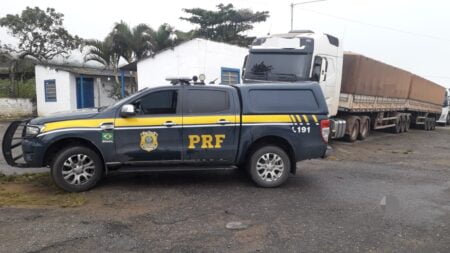 Operação detém 16 pessoas e recolhe 65 veículos irregulares em Pernambuco
