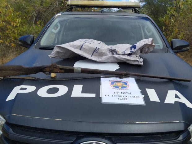 Polícia apreende arma após perseguição em Calumbi