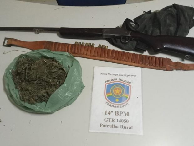 Polícia Militar apreende arma, munições e droga em Calumbi
