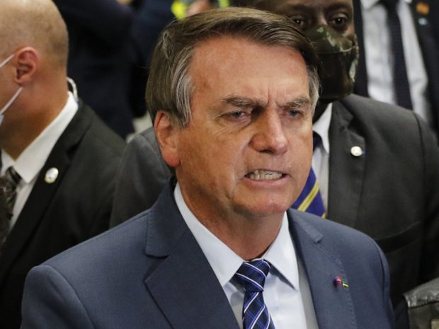 Jair Bolsonaro é internado em hospital dos EUA