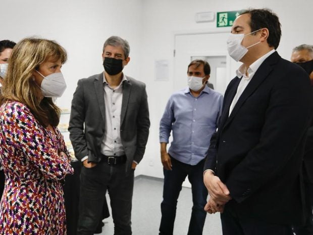 Paulo Câmara visita nova etapa da fábrica do Aché Laboratórios