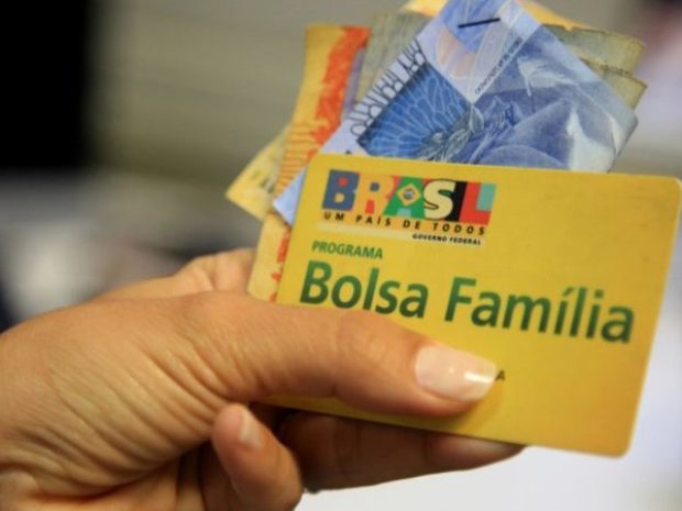 Caixa paga novo Bolsa Família a beneficiários com NIS 7