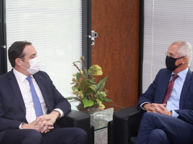 Paulo Câmara visita novo presidente do Tribunal Regional Eleitoral