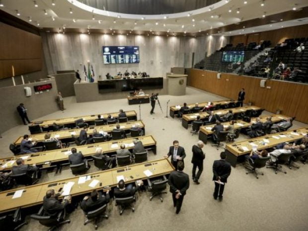 Alepe aprova PL do Governo sobre piso dos professores