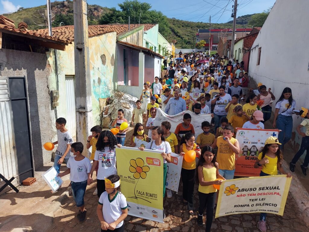 Passeata invade as ruas de Santa Cruz da Baixa Verde e do Distrito de Jatiúca