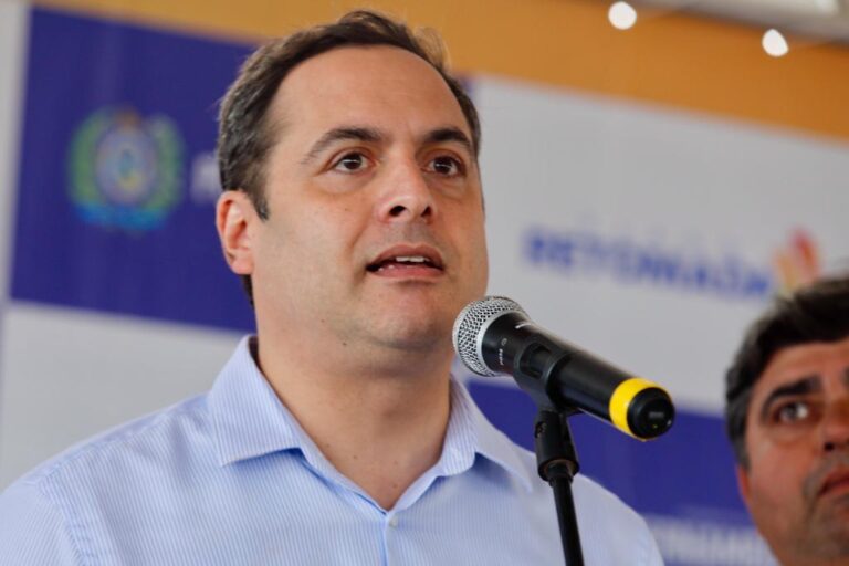 O governador Paulo Câmara visitou os municípios de Petrolândia, Floresta, Triunfo e Serra Talhada.