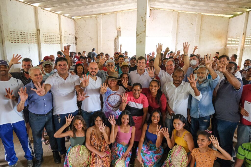 Miguel defende agricultura familiar e garante apoio aos trabalhadores Miguel Coelho reafirma compromisso com agricultores neste domingo (03)
