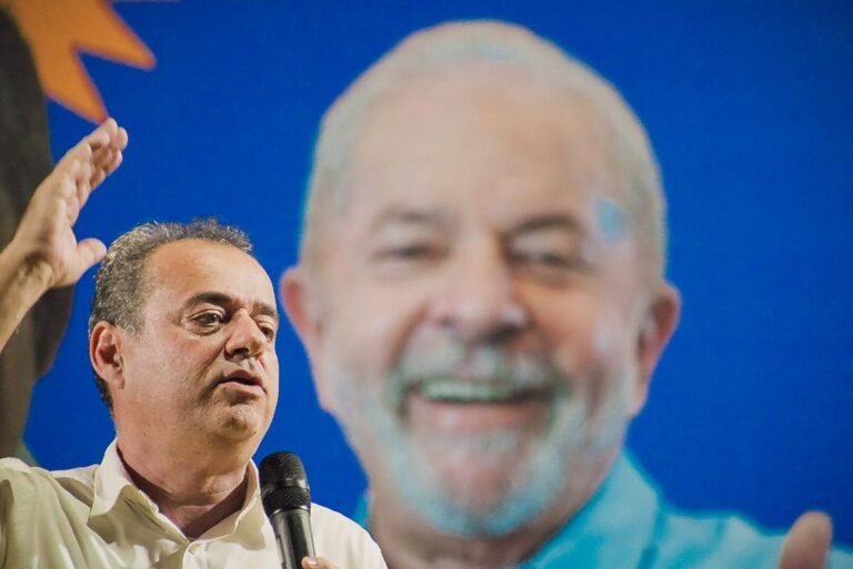 Pré-candidato ao governo, Danilo Cabral, durante entrevista