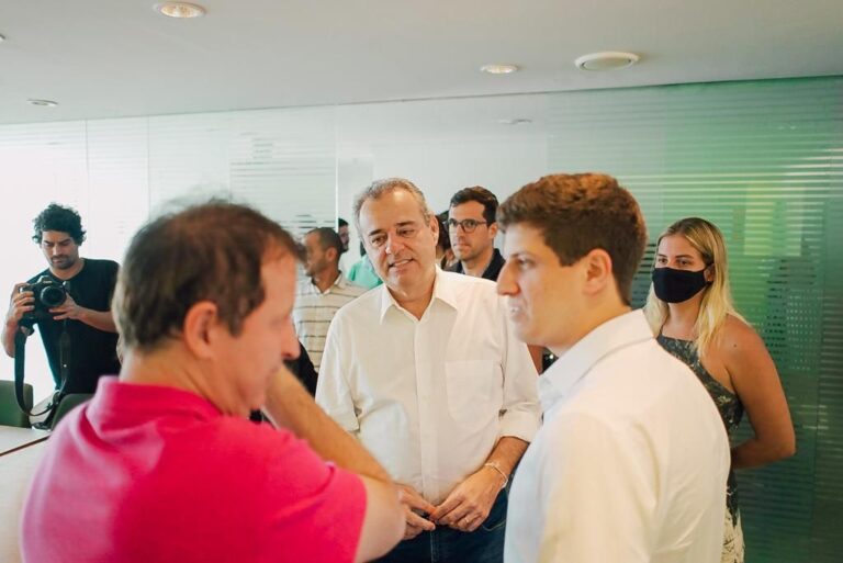 Danilo visita o presidente do Porto Digital, Pierre Lucena, na manhã desta terça-feira (12)