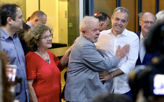 Lula cumpre agenda política em Pernambuco