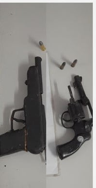 Armas apreendidas após perseguição policial no Sertão de PE