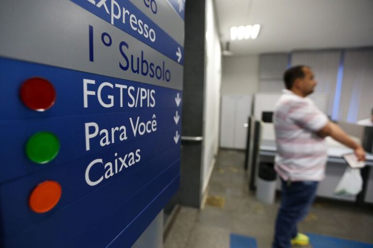 Trabalhadores esqueceram de sacar R$ 24,6 bilhões do Pis/Pasep FGTS/PIS