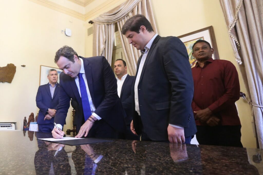 Governo de PE investe em obras no Sertão e no Agreste