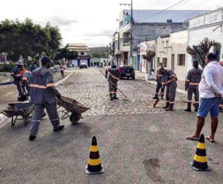 Prefeitura de Calumbi dá continuidade a pavimentação de ruas Pavimentação de ruas em Calumbi, Sertão do Pajeú
