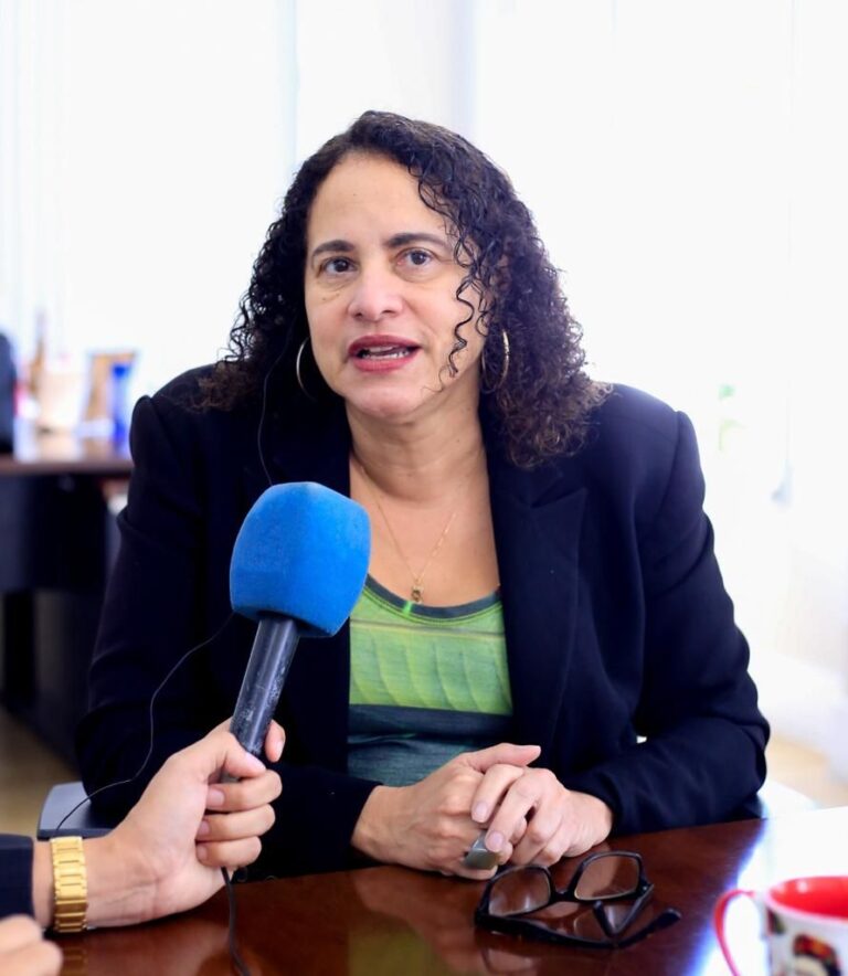 Vice-governadora Luciana Santos (PCdoB)