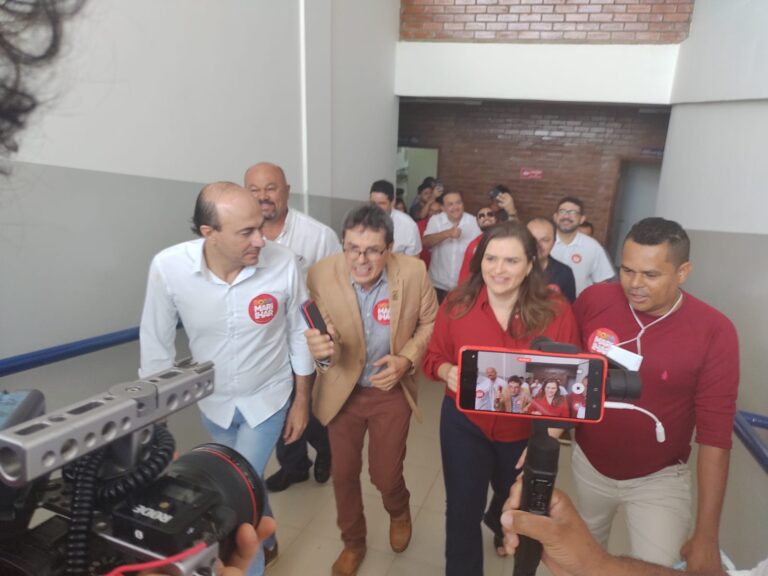 Irlando Parabólicas e Marília Arraes em Congresso da UVP