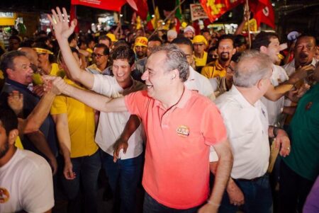 Danilo Cabral reúne apoio em Recife