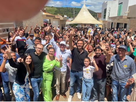 Irlando apresenta Rodrigo como seu deputado estadual