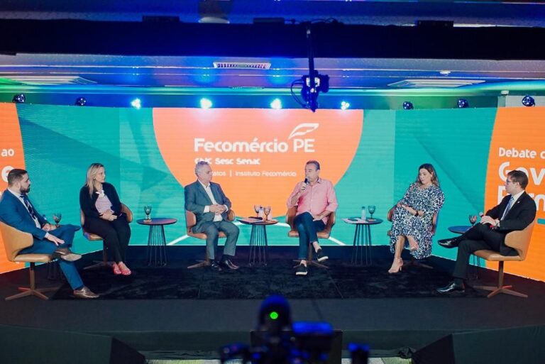 Danilo Cabral em sabatina promovida pelo Fecomércio