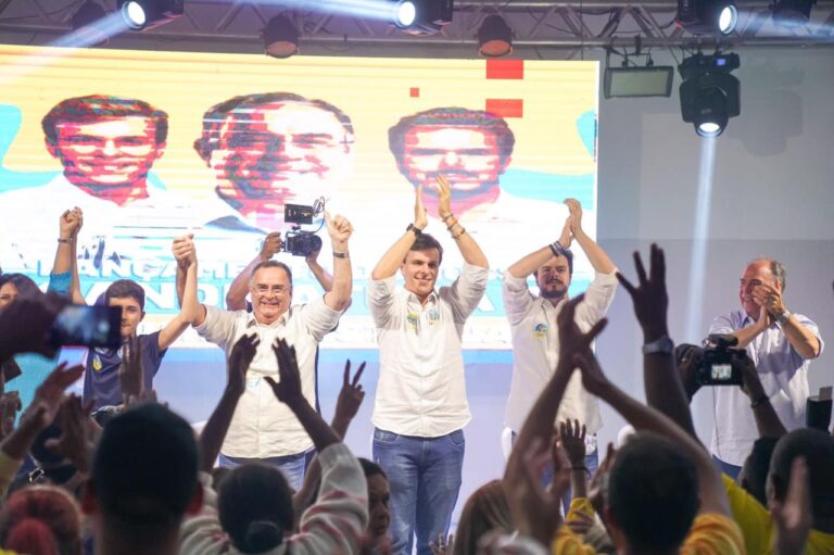 Miguel Coelho e Zeca Cavalcanti em ato político em Arcoverde