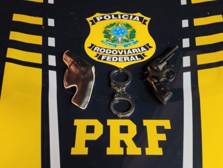 Motorista alcoolizado é detido por porte ilegal de arma na BR-116