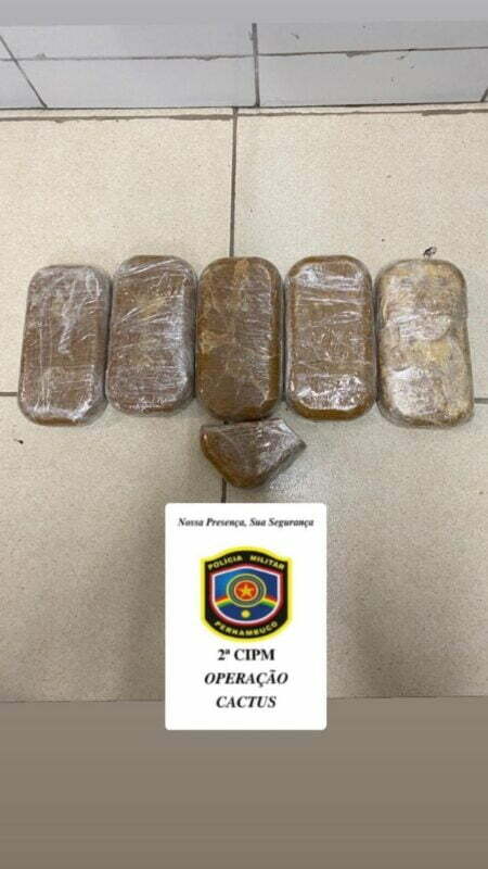 Mulher é detida por tráfico de drogas, no Sertão de PE