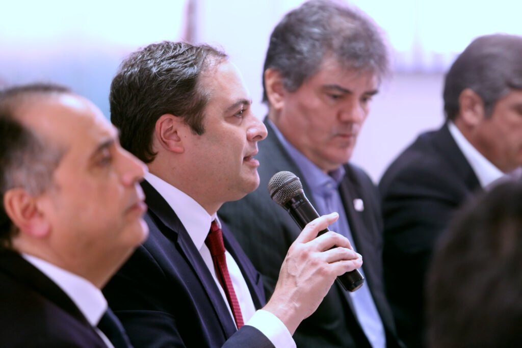 Governo convoca empresas para programa de habitação popular