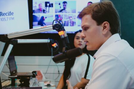 ‘Professor de Paulo Câmara foi Danilo’, diz Miguel em sabatina Miguel participa de sabatina na rádio CBN