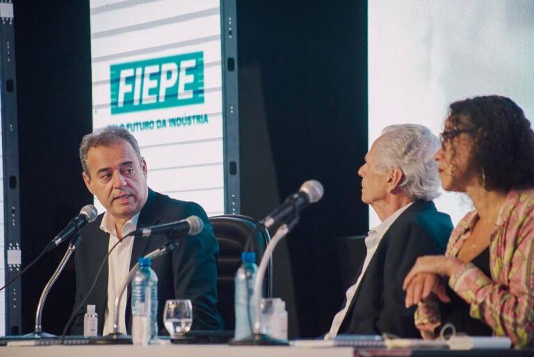 Danilo Cabral durante Diálogo da Indústria com os candidatos ao Governo