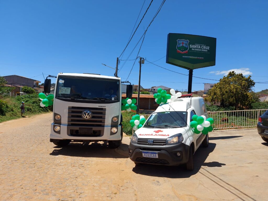 Novos veículos entregues em Santa Cruz da Baixa Verde
