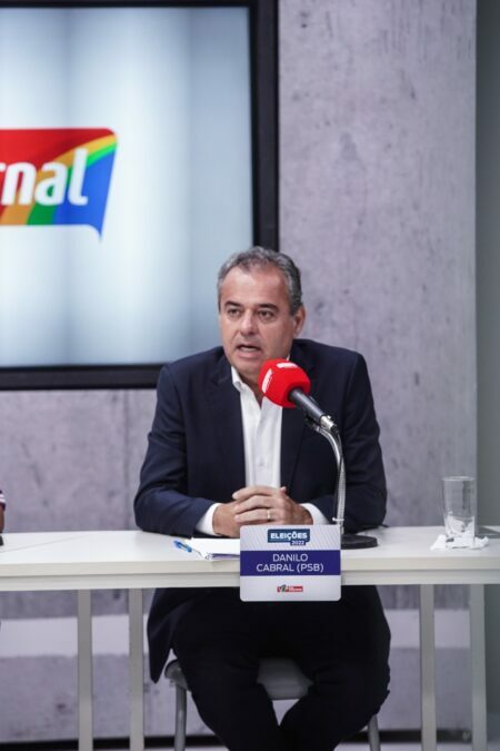 Danilo Cabral durante debate na Rádio Jornal