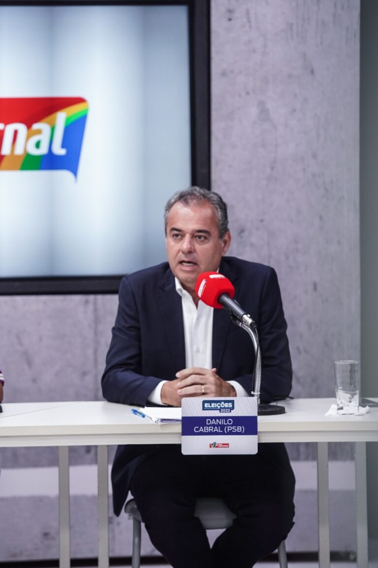 Danilo Cabral durante debate na Rádio Jornal