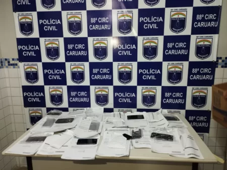 Operação devolve celulares roubados em Caruaru