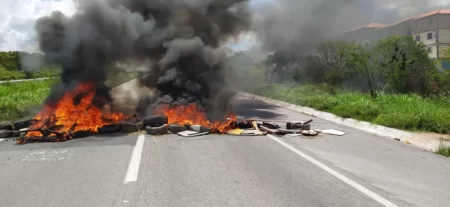 Protesto de moradores na BR-232