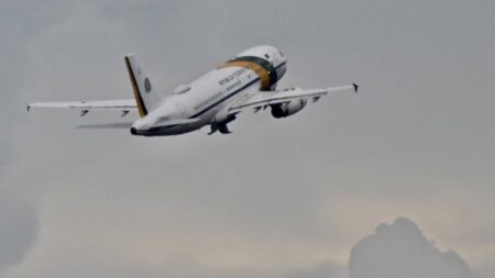 Bolsonaro deixa o país a dois dias de passar faixa presidencial para Lula Bolsonaro deixa o Brasil rumo aos EUA