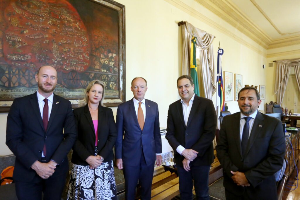 Paulo Câmara recebe embaixador dos Países Baixos