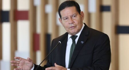 Na ausência de Bolsonaro, Vice Mourão fará pronunciamento à Nação Hamilton Mourão, vice-presidente do governo Bolsonaro