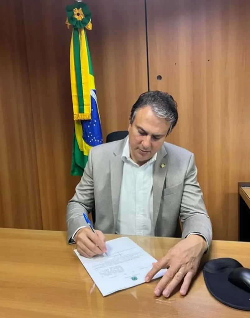 Ministro da Educação anuncia novo piso salarial dos professores Ministro da Educação, Camilo Santana