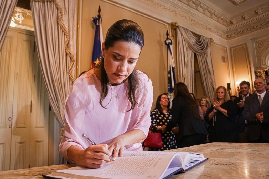 Raquel exonera servidores comissionados