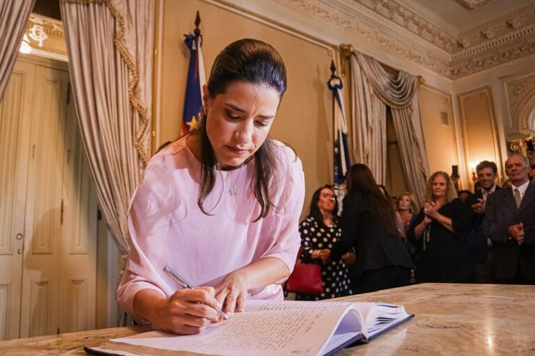 Raquel exonera servidores comissionados