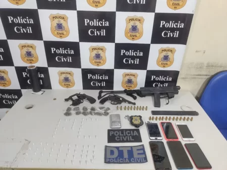 Materiais apreendidos em operação policial