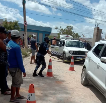 Homem é morto a tiros e criança é baleado no braço, em Pesqueira