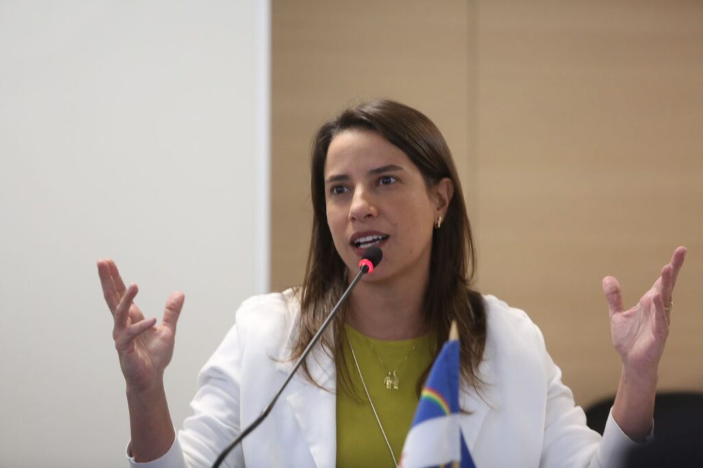 Governadora Raquel Lyra busca investimentos para Transnordestina