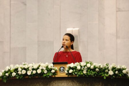 Raquel Lyra em solenidade na Alepe
