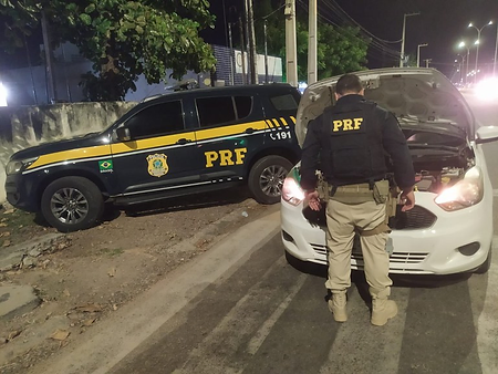 Petrolina: Homem aluga carro roubado e é detido pela PRF PRF detém motorista com carro roubado em Petrolina