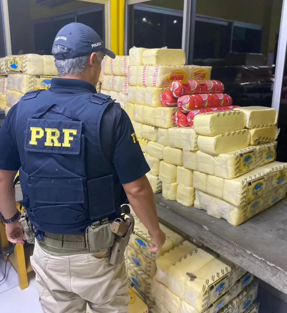 Carga de queijo apreendida pela PRF no Agreste